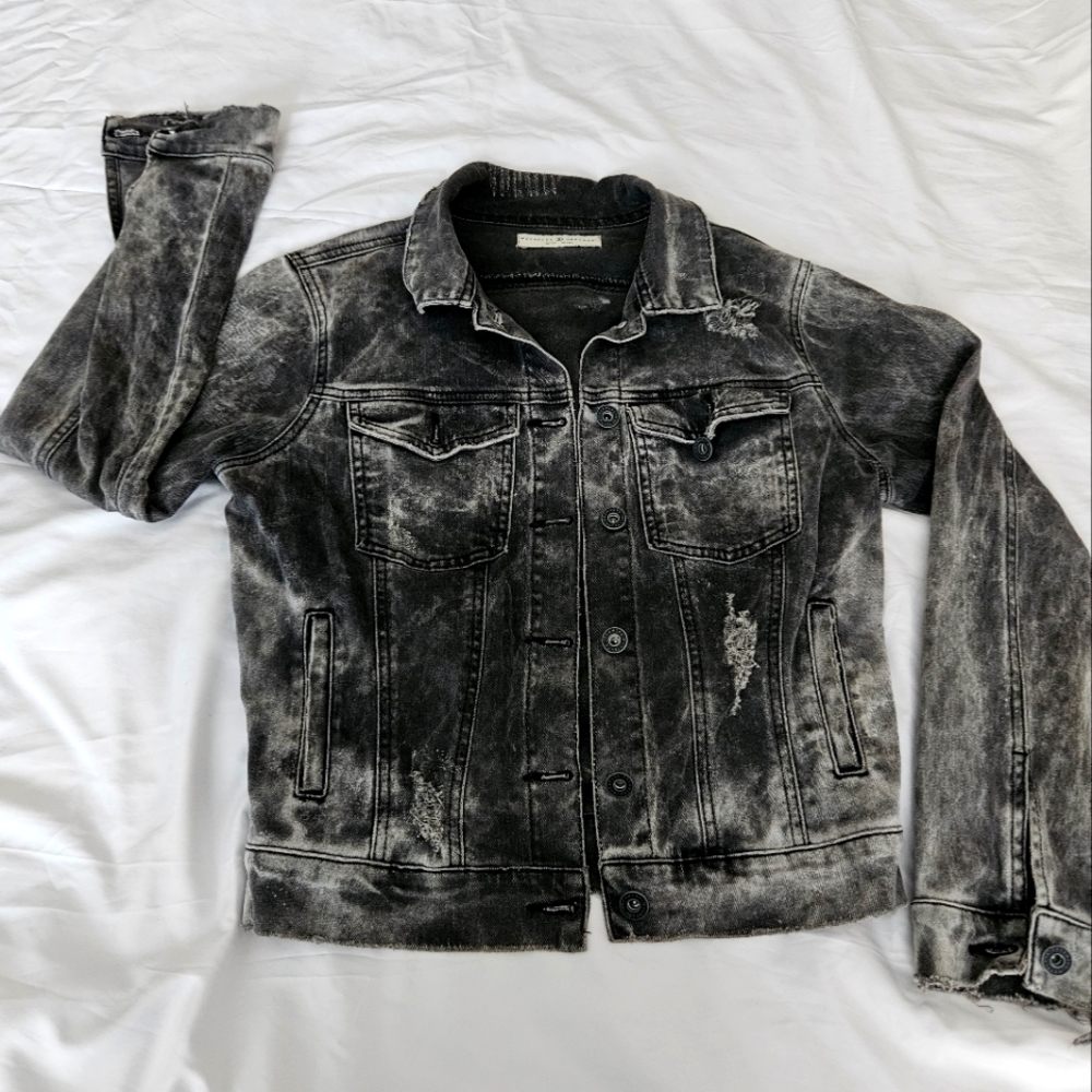 Beautiful and comfortable jeans jacket, in perfect condition. 🍁